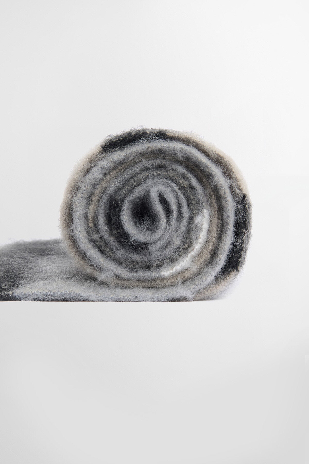Isla Tartan Boucle Scarf