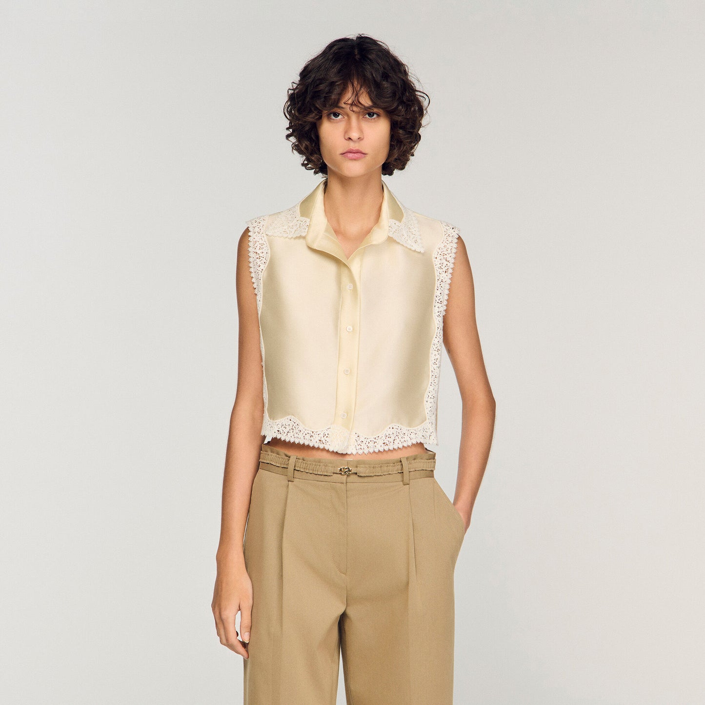 Cropped shirt with lace detail