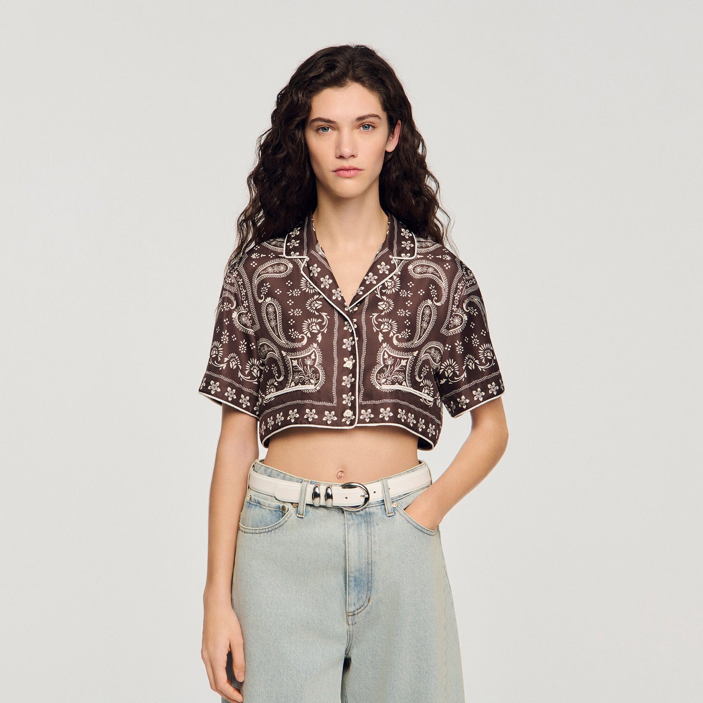 Cropped bandana print shirt