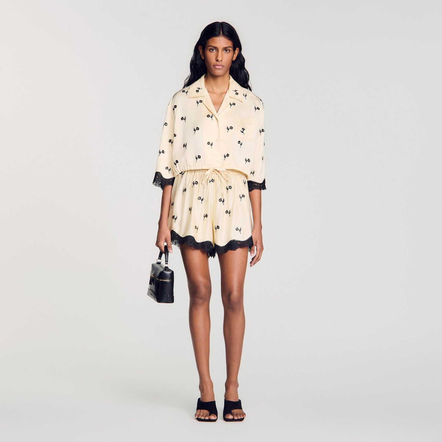 Cropped floral embroidered shirt