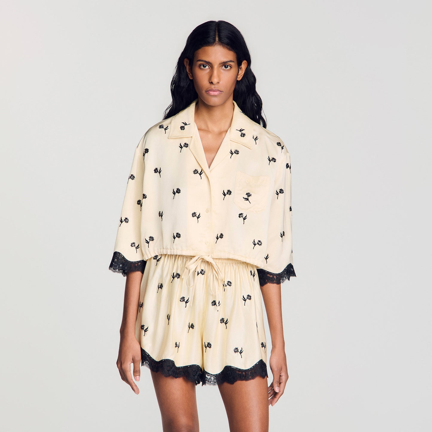 Cropped floral embroidered shirt