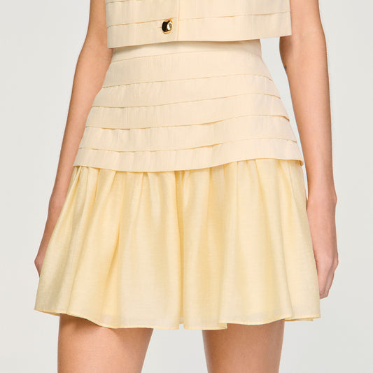 Short pleated skirt
