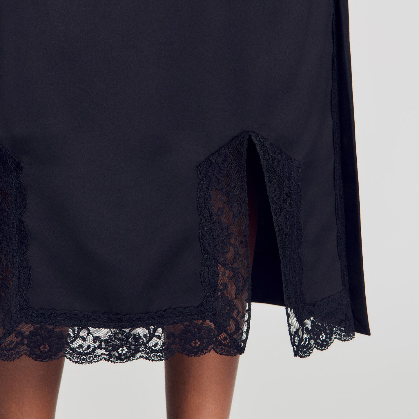 Long mixed-material lace skirt