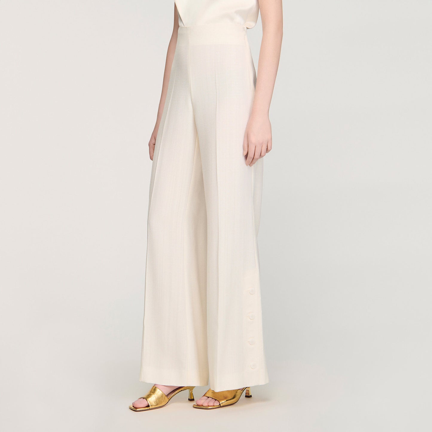 Buttoned-slit straight-leg trousers