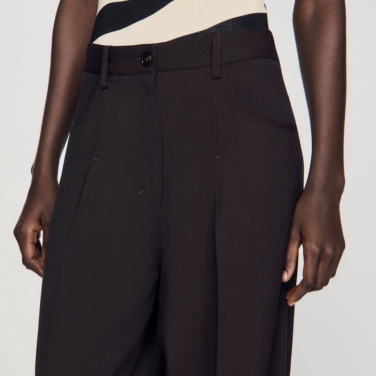 Wide-leg trousers