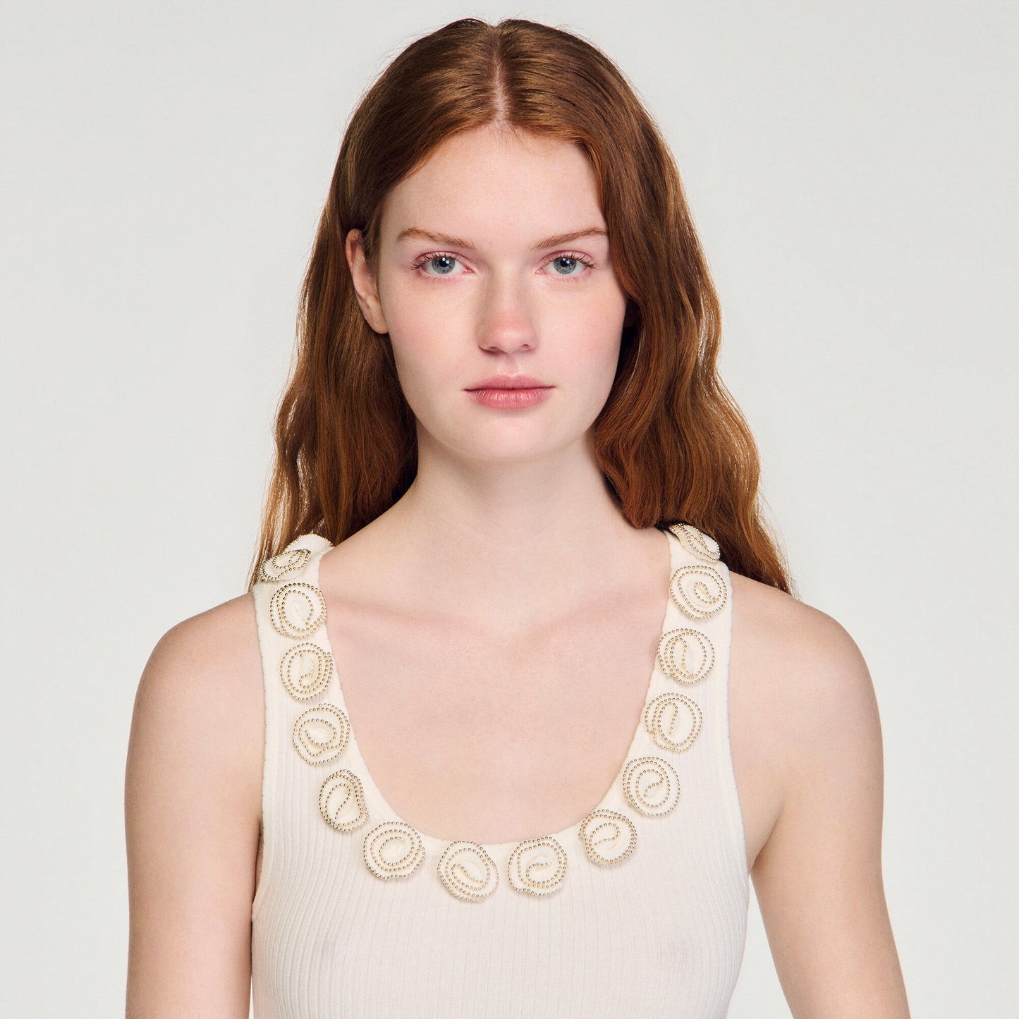 Ribbed jumper with beaded roses