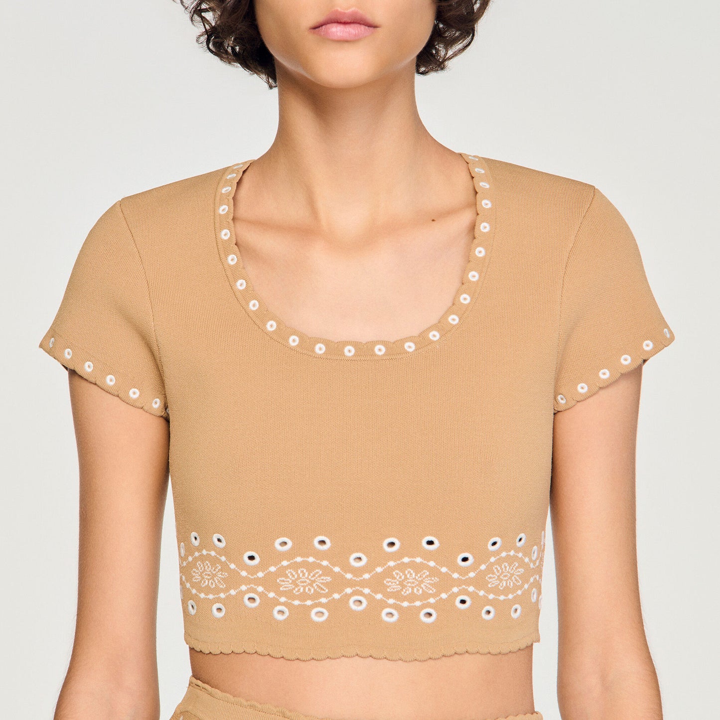 Jumper with contrast embroidery