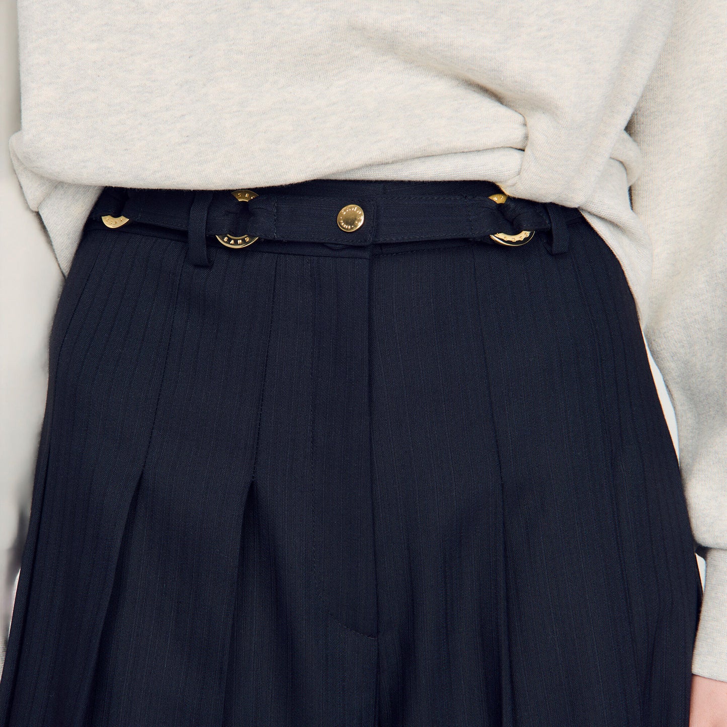 Long pleated wool shorts