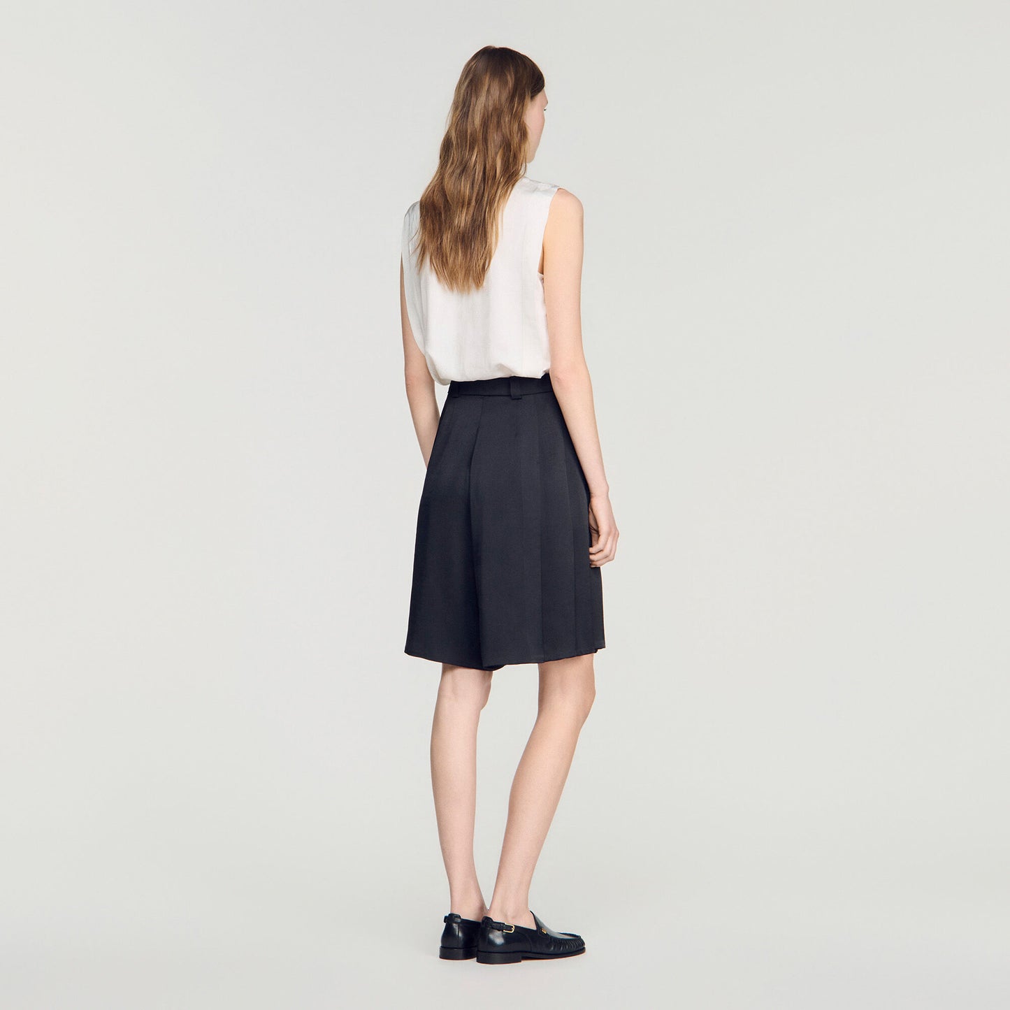 Long high-waisted pleated shorts