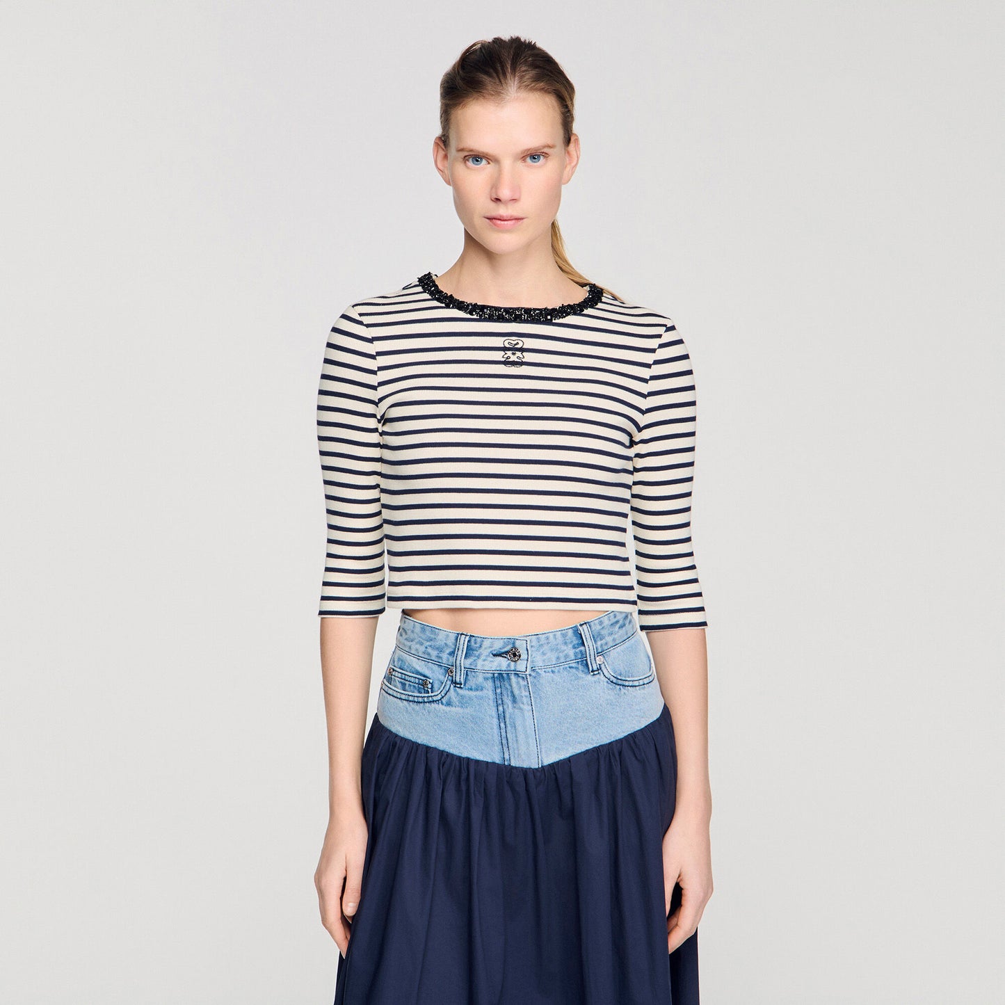 Short striped tee with pearl collar