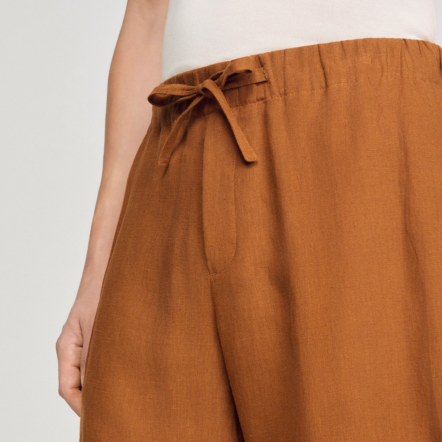 Elastic waist linen shorts