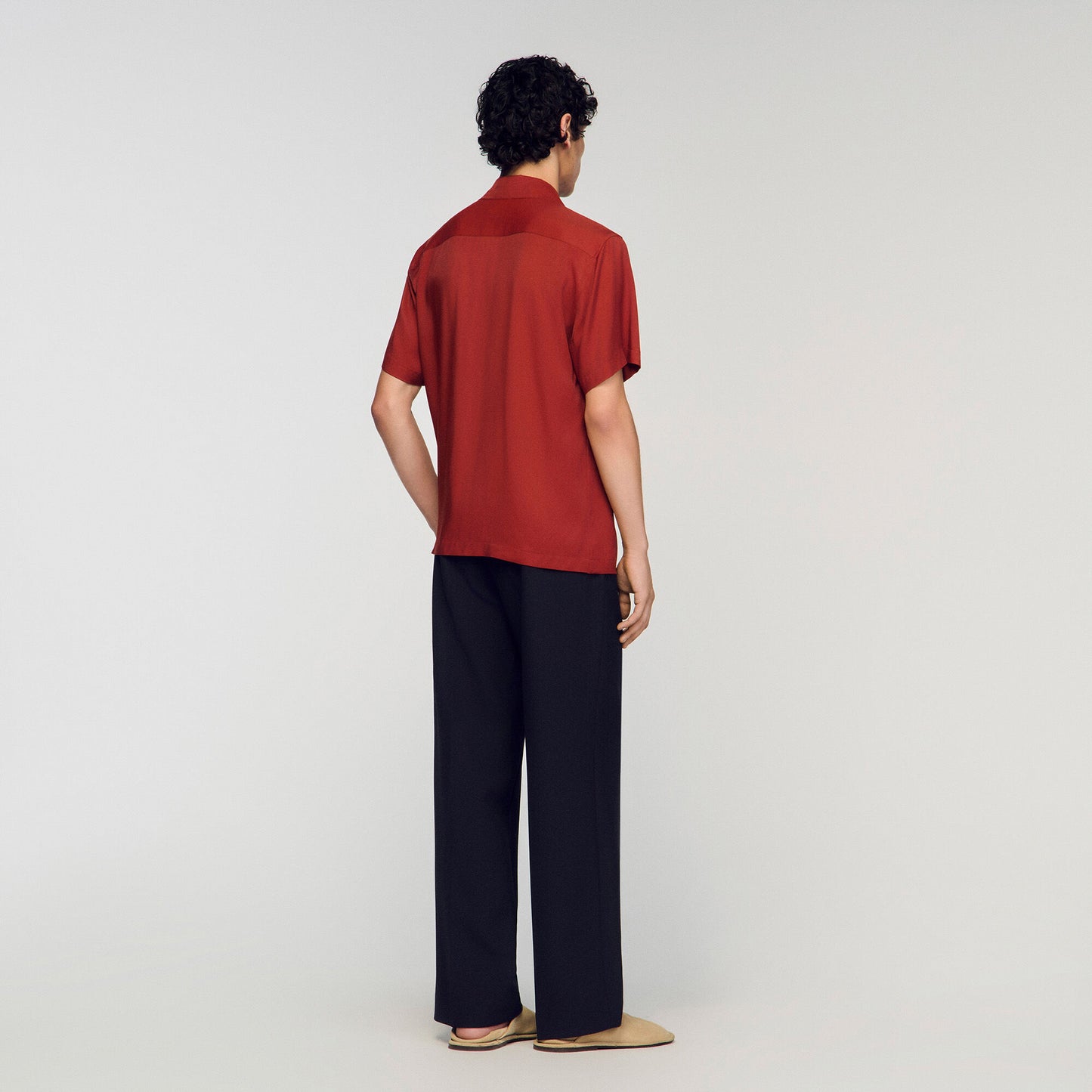 Loose-fit shark collar shirt