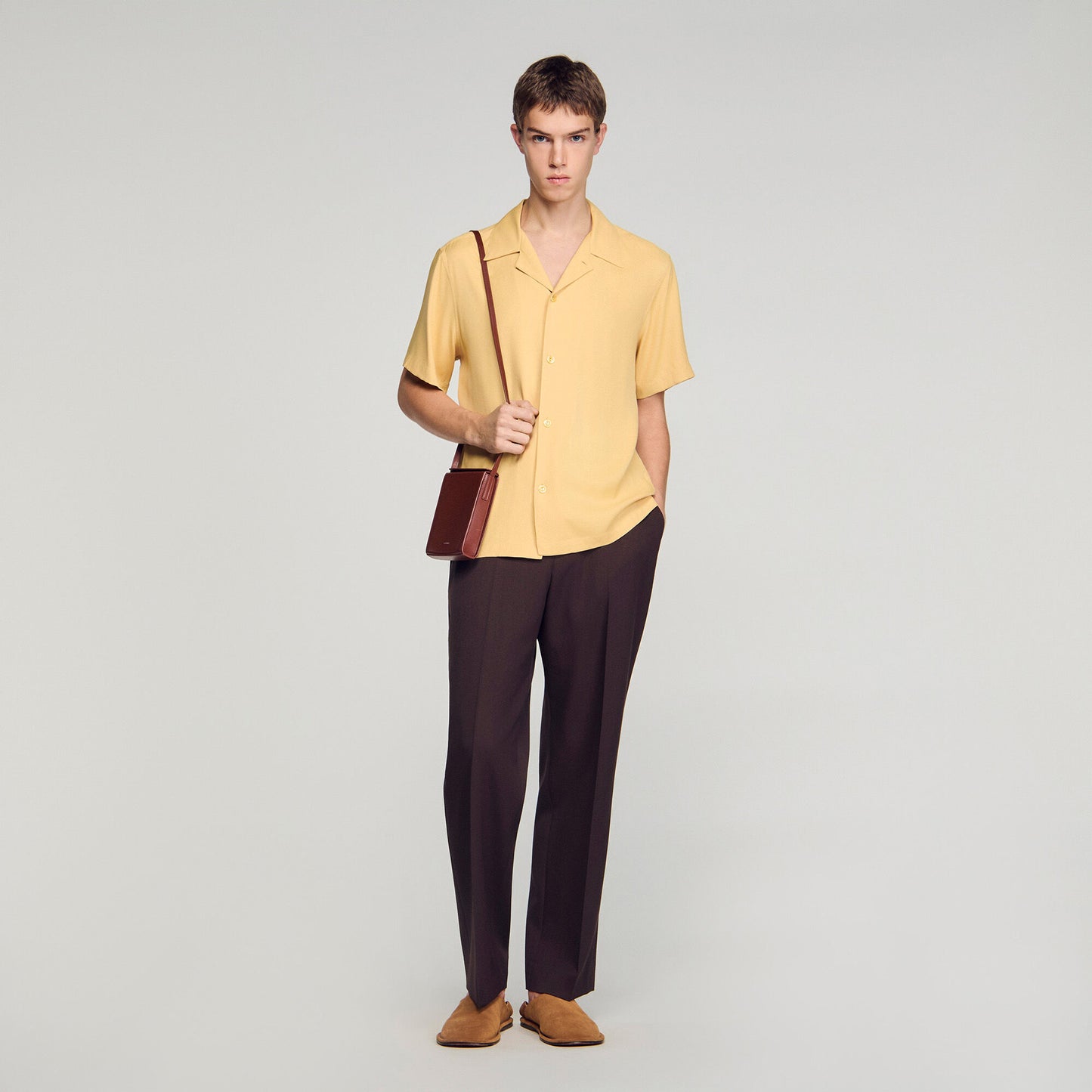 Loose-fit shark collar shirt