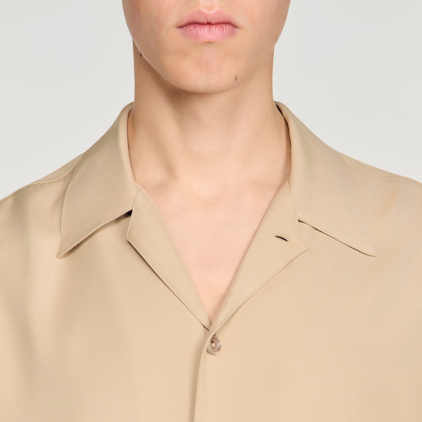 Loose-fit shark collar shirt