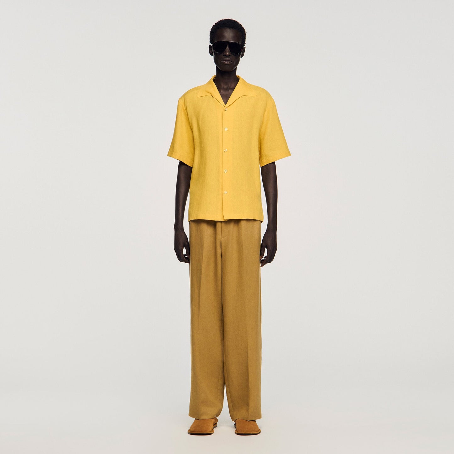 Linen shirt with shark collar