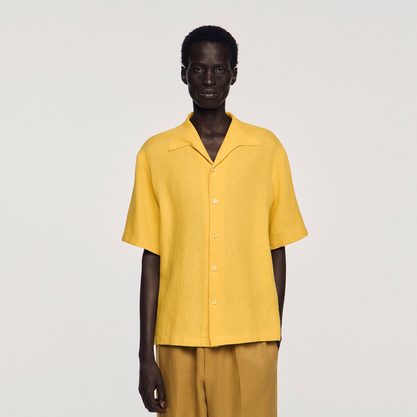 Linen shirt with shark collar