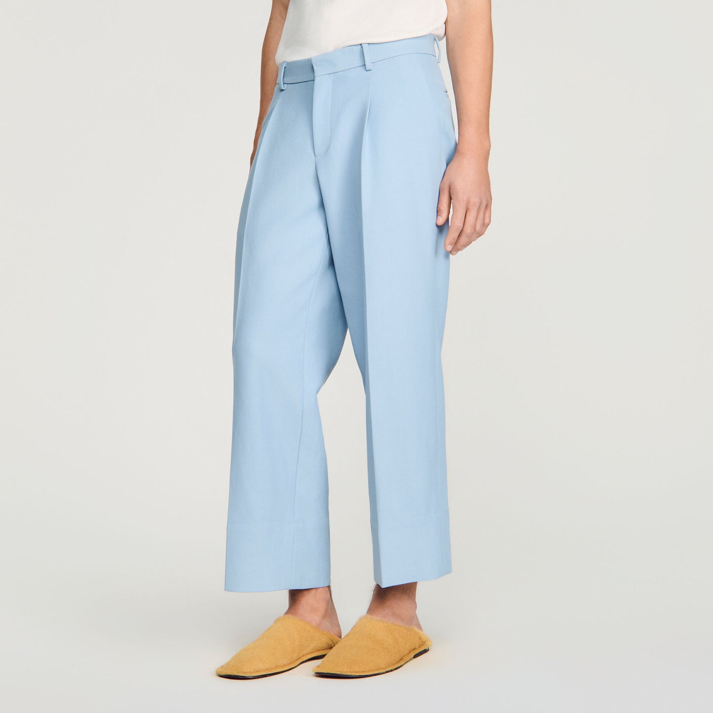 Wide-leg trousers with creases
